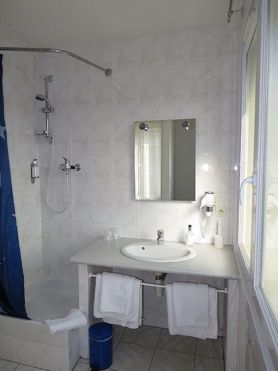 Hotel Evian Express - Terminus Екстер'єр фото